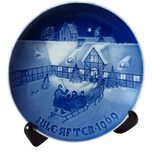 Bing & Grondahl Christmas Collector Plate 1969 Arrival of Christmas Guests